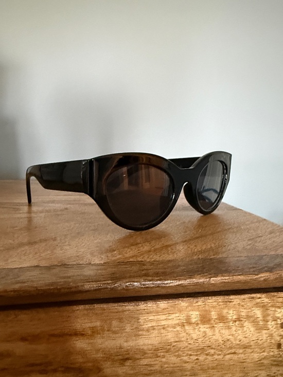 Accessories - Classic Black Round Women's Sunglasses